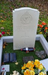 4. CWGC Grave LCpl Muirhead 2006